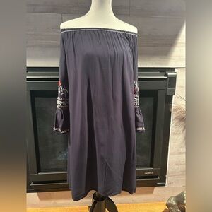 T46 Max Edition Off-Shoulder Navy Dress with Embroidered Sleeves